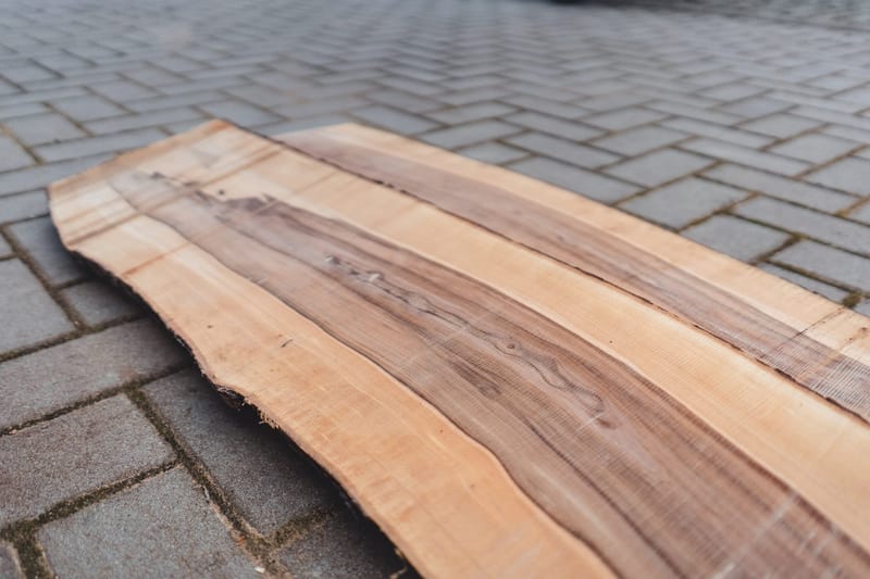 Handgefertigtes Holzunikat aus der Wassermühle